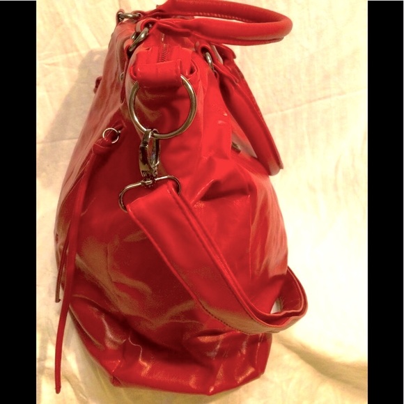 RED VEGAN LEATHER TOTE BAG - Picture 3 of 9